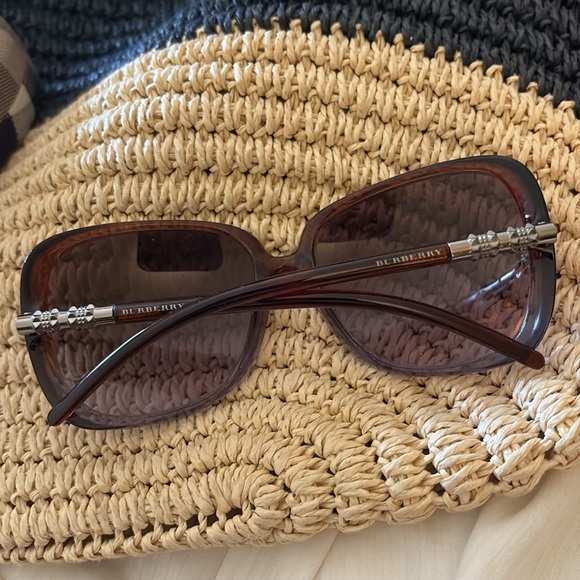 Stylish Brown Sunglasses Burberry - Picture 2 of 4